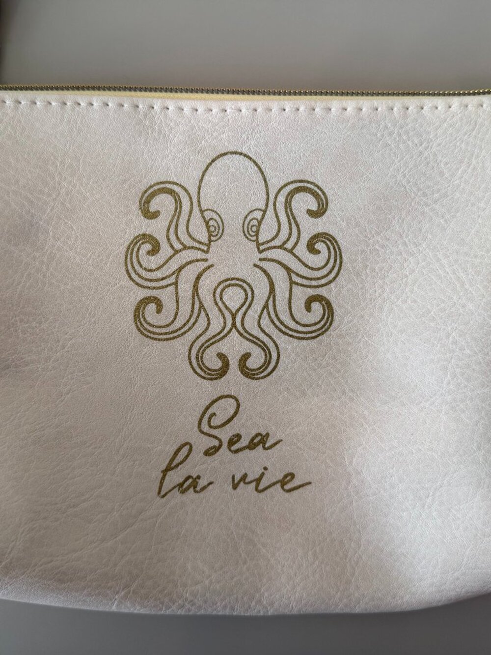 Karma Toiletries Zippered pouch